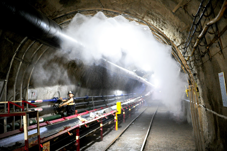 7.朱集东矿扎紧井下综合防尘“网”