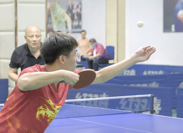9.淮河能源控股集团第一届职工运动会乒乓球赛现场