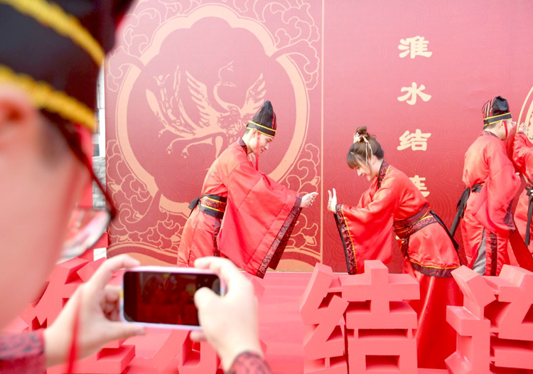 10.集团公司大型汉式青年集体婚礼现场