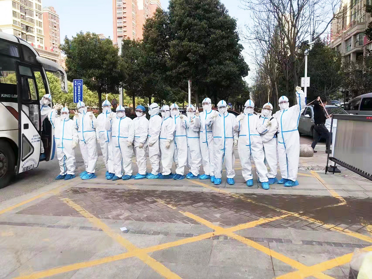 4健康产业集团15 名医务人员整装待发支援凤台县疫情防控。